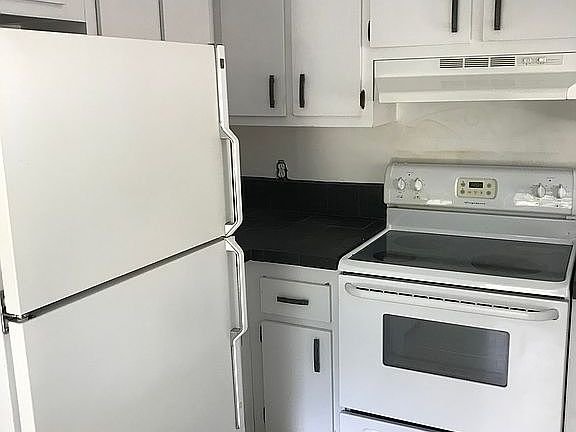 2nd image of 1980 Windsor Dr