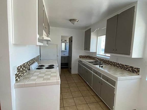 2nd image of 1040 E Grand Ave #1040