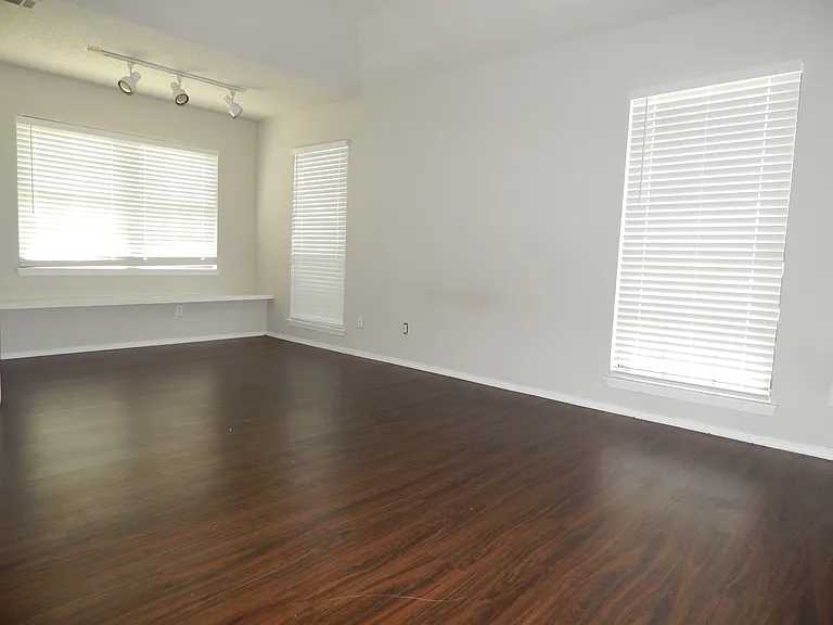 424 Adelaide Dr — Photo 11