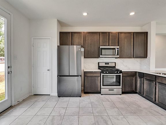 5th image of 6011 Whitewing Rd