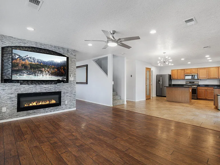 1740 Black Gold St SE — Photo 10
