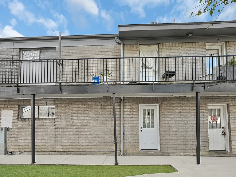 7245 Hillcroft St — Photo 1