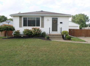 8 Florette Dr E, Buffalo, NY 14227