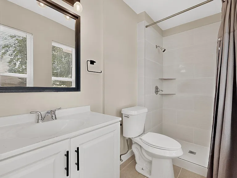 1717 Japonica Ln — Photo 23