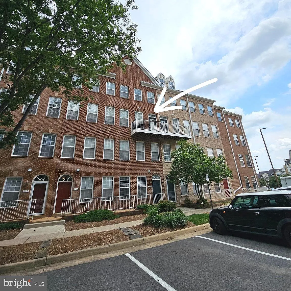 Westbriar Plaza — Photo 1