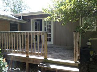 2420 Hobbs Dr, Manhattan, KS 66502