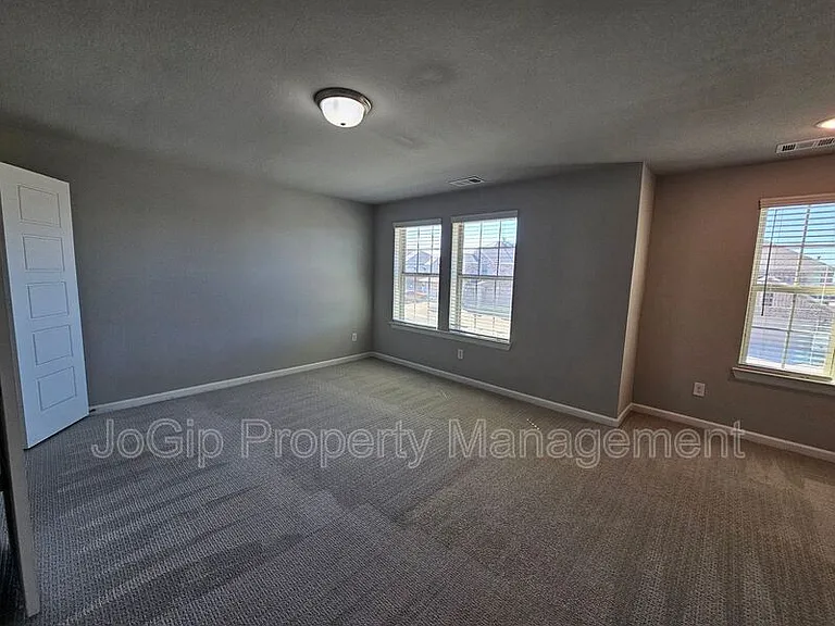 1740 Jamestown Dr — Photo 57