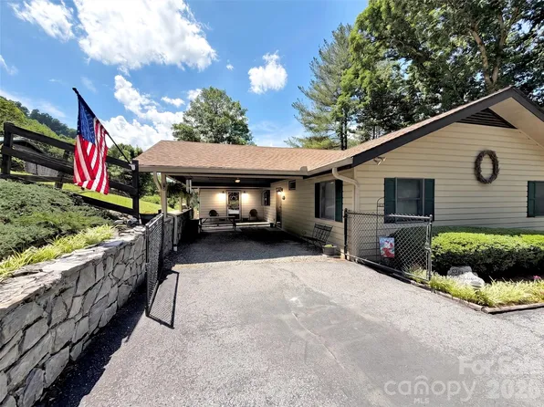 72 Sanctuary Rd, Maggie Valley, NC 28751