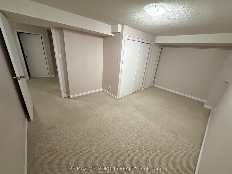 18 Carrick Ave #BASEMENT — Photo 16