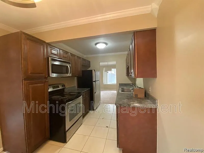2 bed, 1.5 bath, 1282 sqft, $1,795 — Photo 2