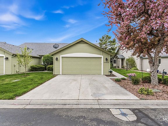 3rd image of 2363 River Oaks Dr