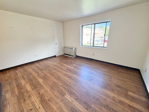 5th image of 1036 North Ave APT 2