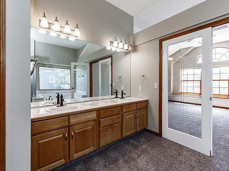 15210 Steinbeck Ln — Photo 18