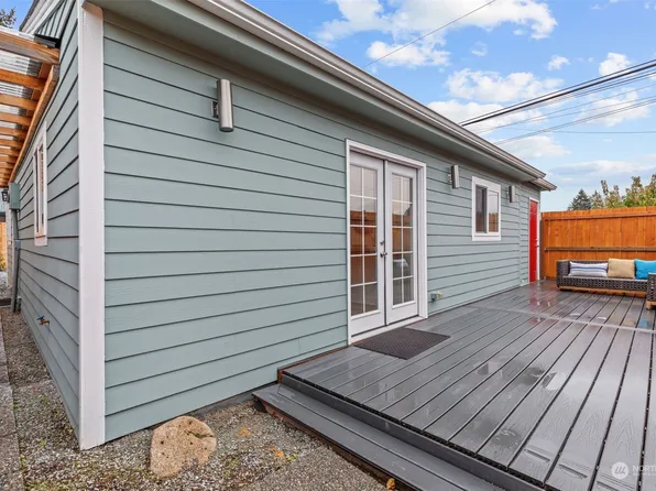 8856 32nd Avenue SW #B, Seattle, WA 98126