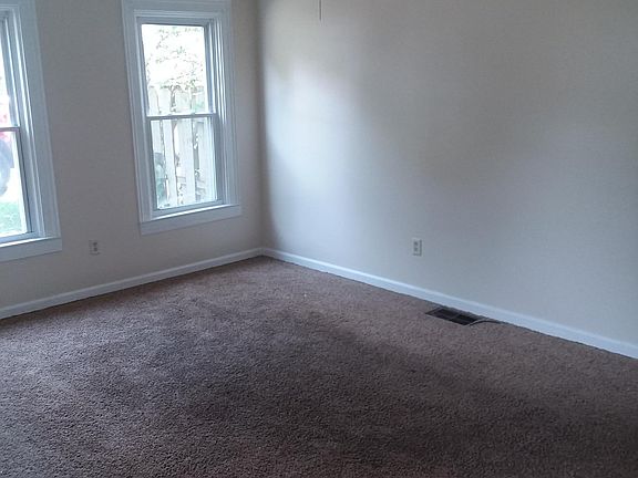 4th image of 28 Caledonia St NE