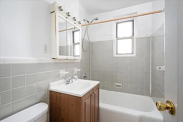 Rented by BREU CHURCHILL