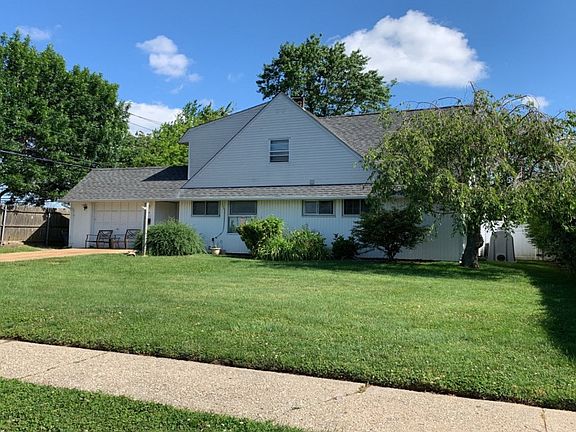 2nd image of 140 Bucket Ln