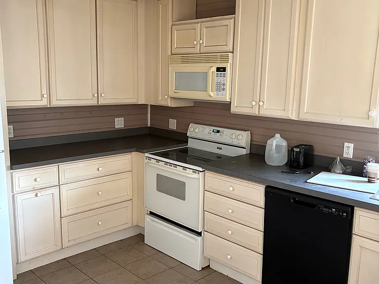 37B Bartlett Rd — Photo 3