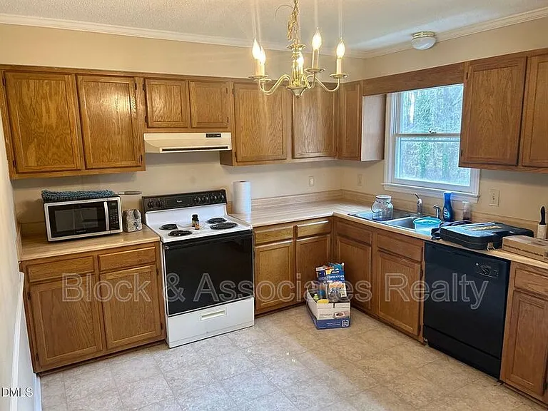 1521 Bricklanding Cir — Photo 2