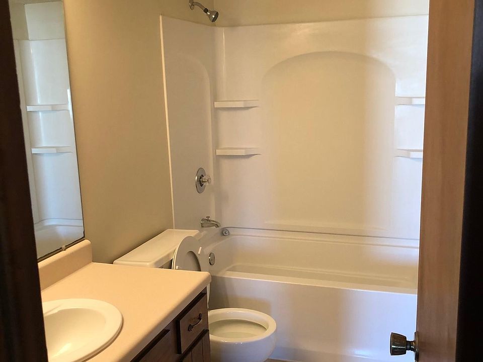 1st image of 1935 N Lincoln Ave #203