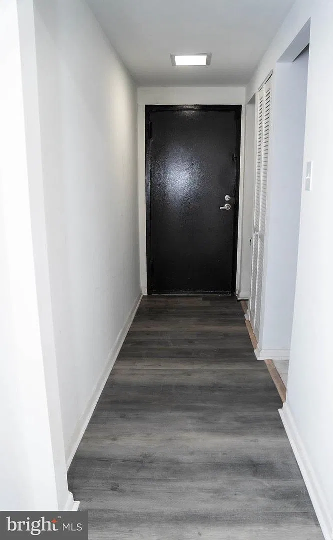 3 bed, 1305 sqft, $3,090 — Photo 3