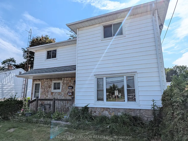 1478 Simcoe St N — Photo 3