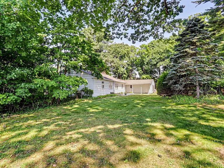 75 Vincent Ave — Photo 32