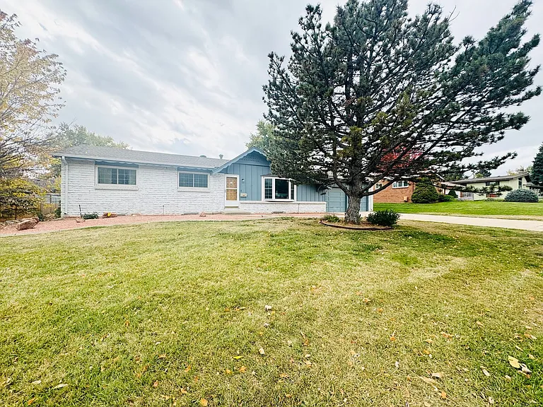2118 Glenfair Dr — Photo 3