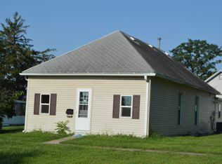 303 S 8th Ave, Vinton, IA 52349