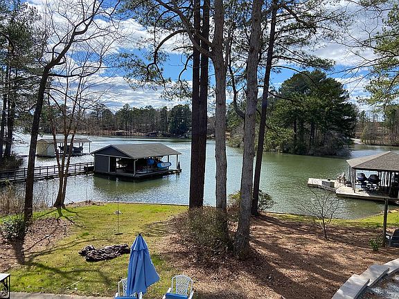 5th image of 526 Windward Dr