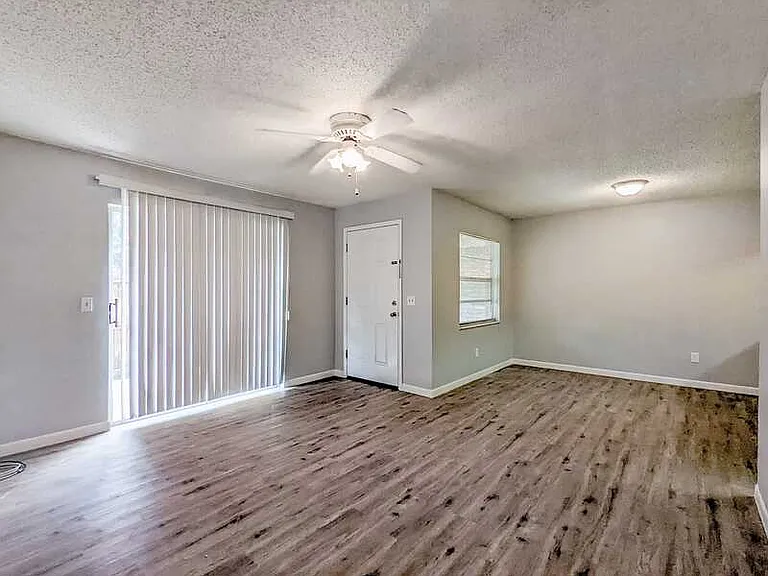3202 Bloomingdale Villas Ct #3202 — Photo 7