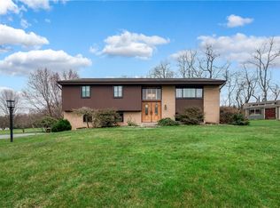 1237 Lakevue Dr, Butler, PA 16002