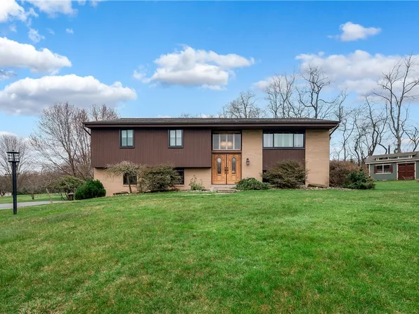 1237 Lakevue Dr, Butler, PA 16002