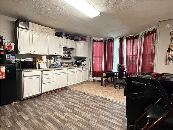 4th image of 361 Fulton St