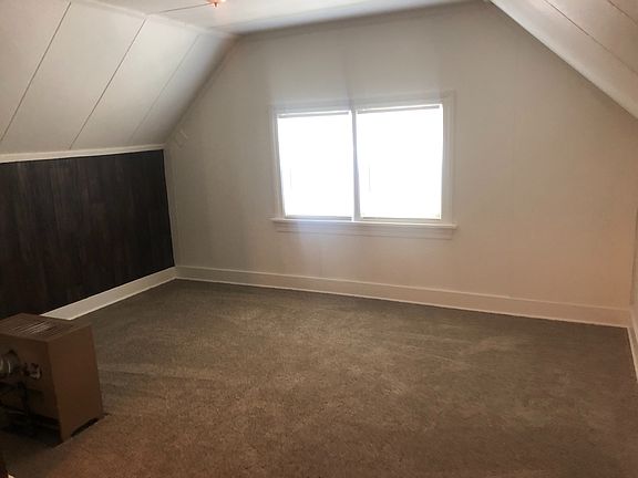2nd image of 1012 E Avenue D APT 3