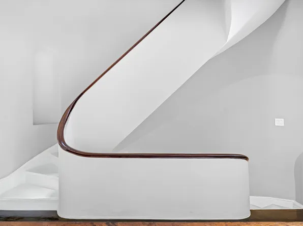 262 West 25th Street image 3 of 8
