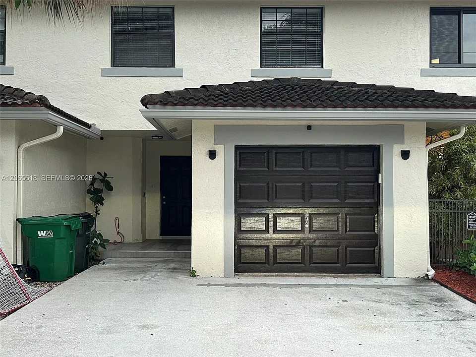 246 Avenue L