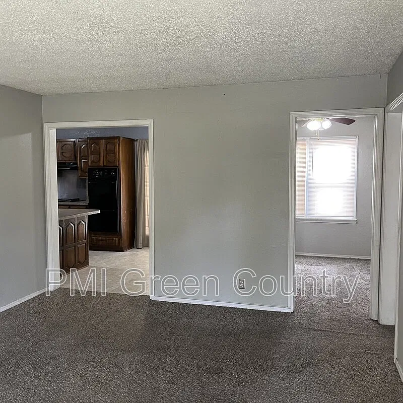 3 bed, 1.0 bath, 890 sqft, $1,145 — Photo 4