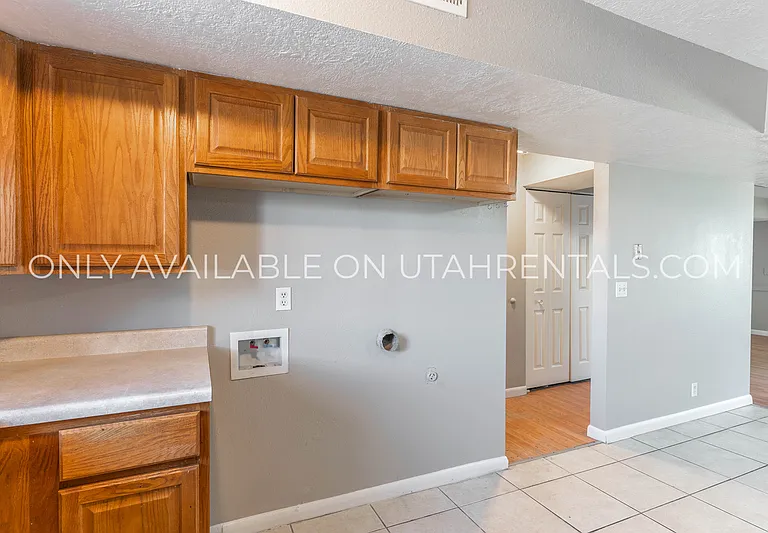 4420 S Dean Cir #B — Photo 2