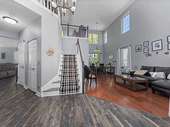 5th image of 370 Ashford Ln