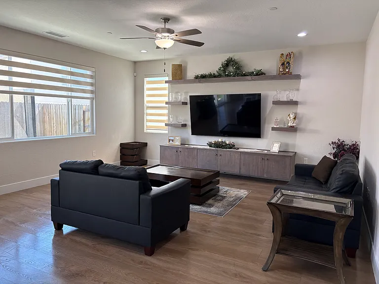 2875 E Colina Dr — Photo 2