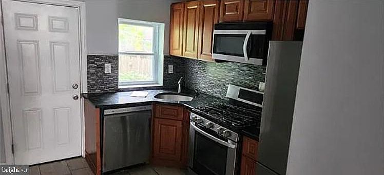 2nd image of 5009 Tacoma St