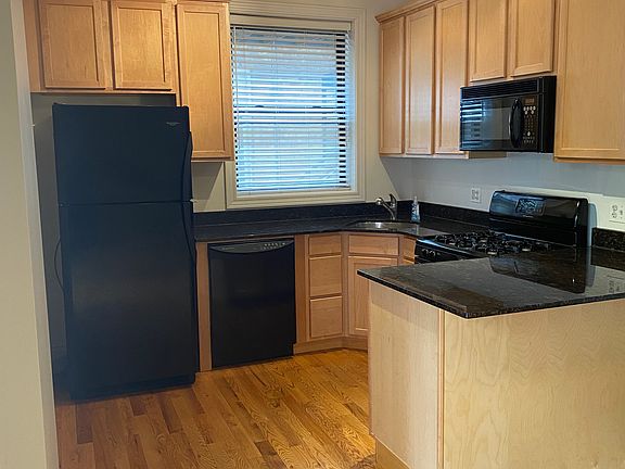 2nd image of 1707 N Paulina St APT 104