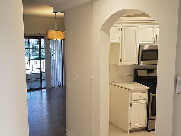 3rd image of 4320 Laurel Canyon Blvd APT 8