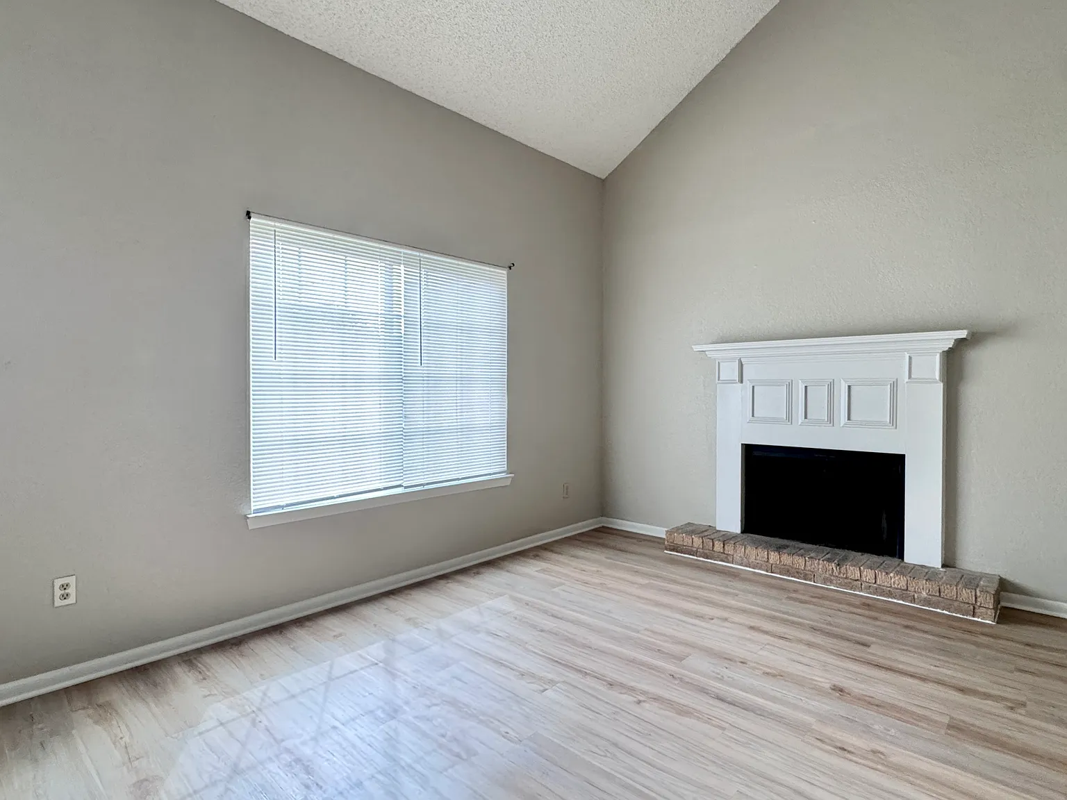 1300 Chapel Creek Rd — Photo 2