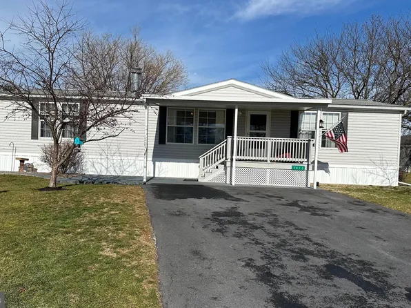 5613 Classic Ct, Fayetteville, PA 17222