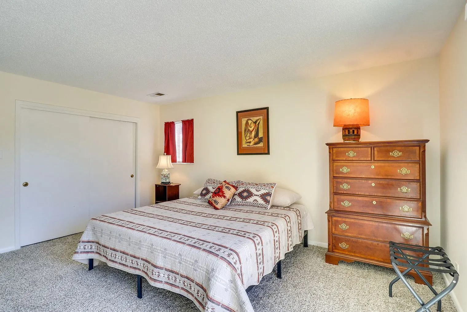 4 bed, 2.0 bath, 2163 sqft, $2,715 — Photo 4