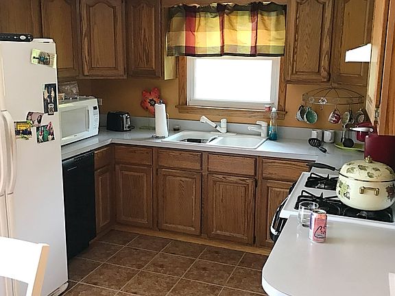 4th image of 8941 W 147th St