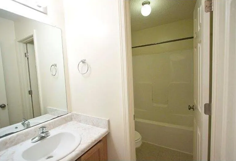 299-E4 Raleigh Dr #E4 — Photo 6