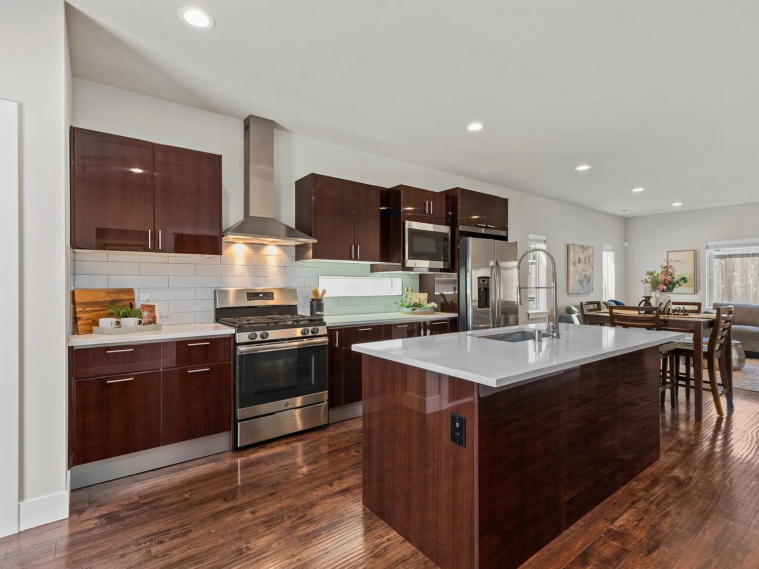 4 bed, 2.5 bath, 2153 sqft, $3,600 — Photo 3